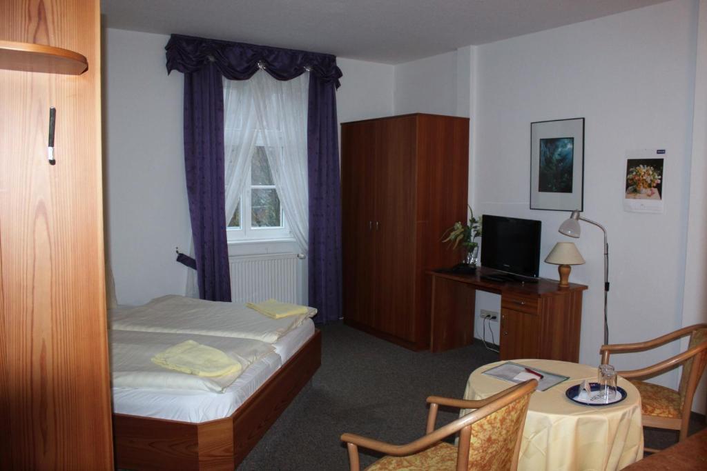 Landgasthof Neue Schaenke Königstein an der Elbe Kamer foto